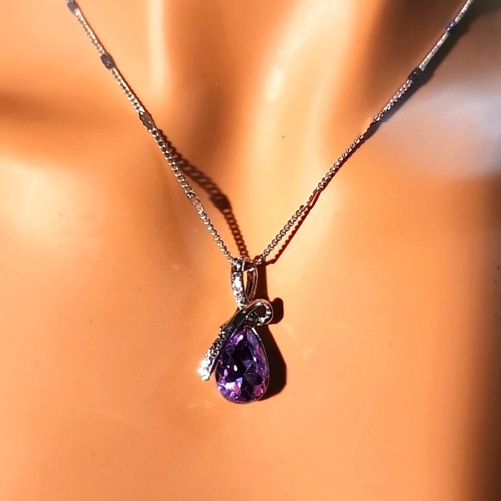 Amethyst crystal pendant with fancy chain